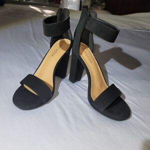 TOP Moda Black Block Heel Sandals